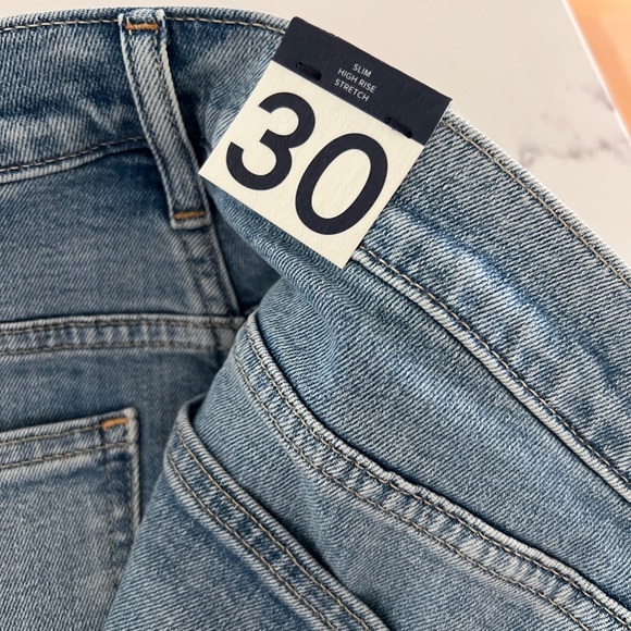 Cute brand new! GAP Jean, high waisted, stretchy tall size 30. Super comfy - Picture 5 of 6